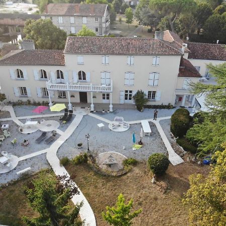 Le Clos Des Cedres B&B La Rochefoucauld Exterior photo